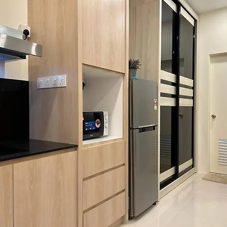 Studio 4 Pax-Riverine Diamond 2 Kuching Exterior photo
