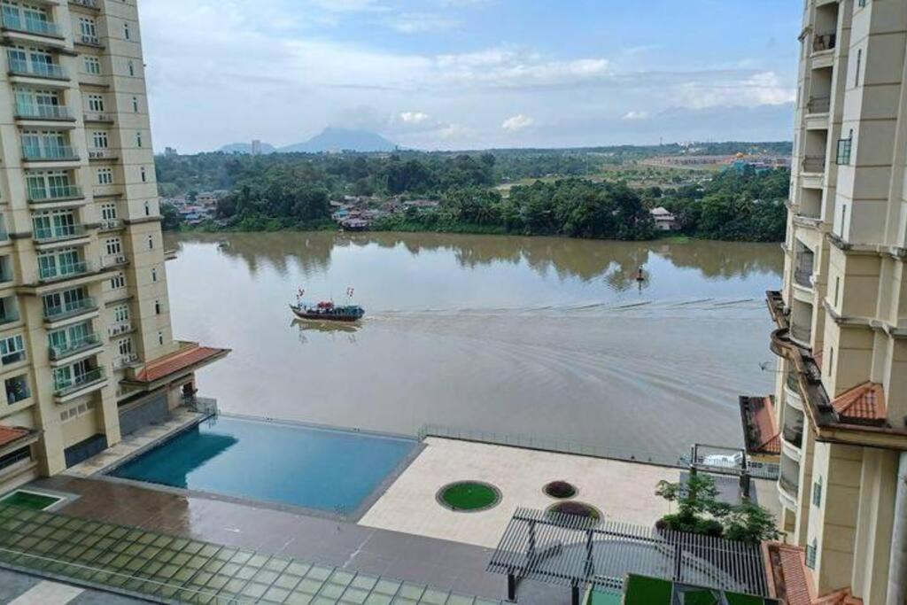 4 Pax-riverine Diamond 2 Apartment Kuching